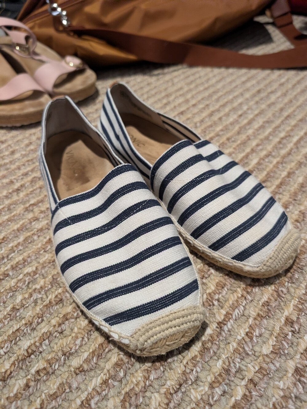 ✨MOVING SALE THIS WEEK ONLY✨ Vionic Striped Navy and White Espadrille Flats